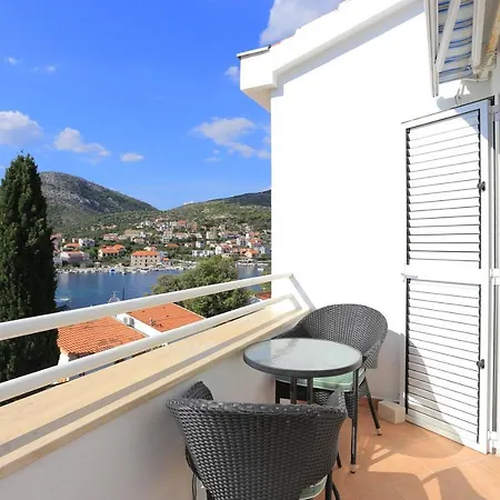 Apartment By The Sea Seget Vranjica, - 13771 *